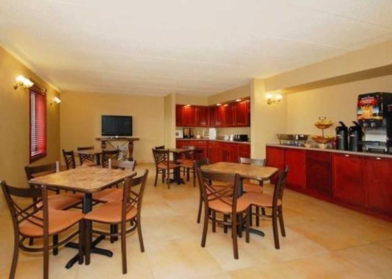 Rodeway Inn Norfolk Restoran gambar